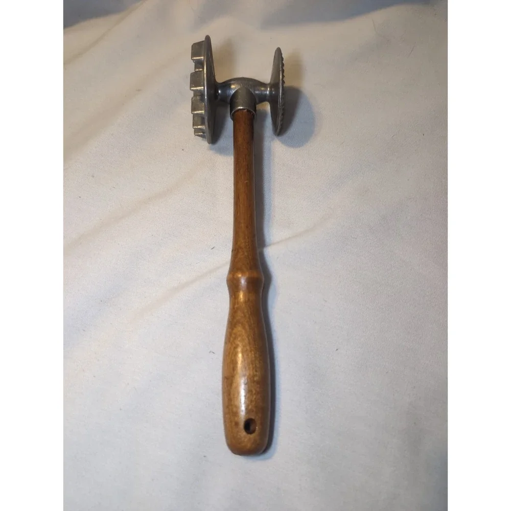 VINTAGE MODERN INDUSTRIES DES MOINES IOWA MEAT TENDERIZER / MALLET